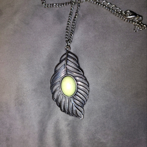 Feather Necklace - Picture 1 of 2